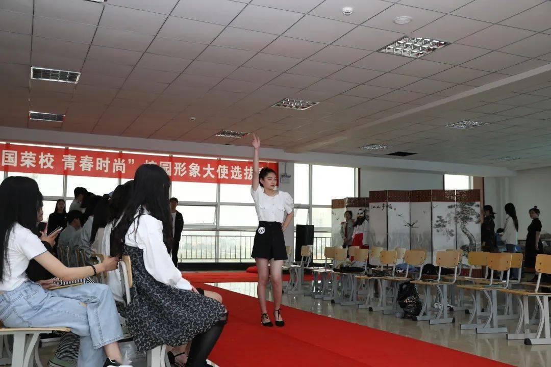 逃离神秘树屋